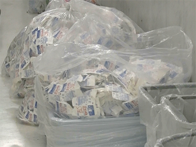 画像学乳パックリサイクルの様子